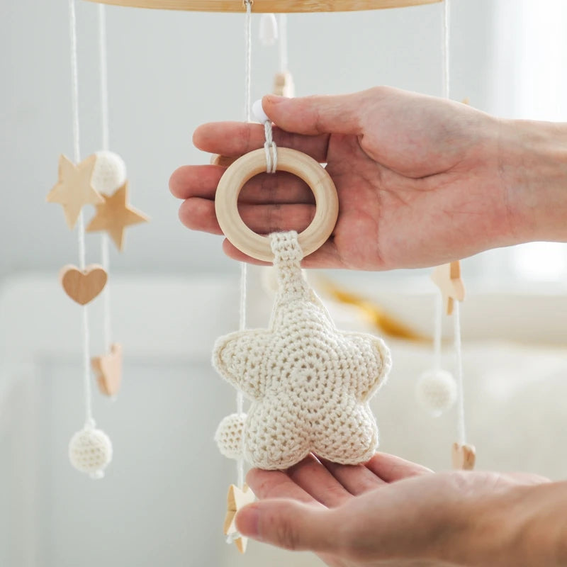 Holz & Häkel Baby Mobile – Stern-Pendeln für das Babybett - Glanzhaut